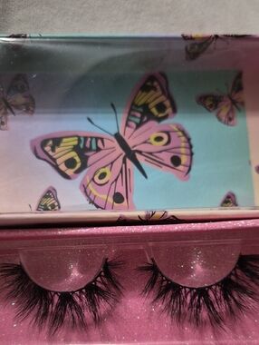 Eyelashes False Set with Pink Butterfly Case